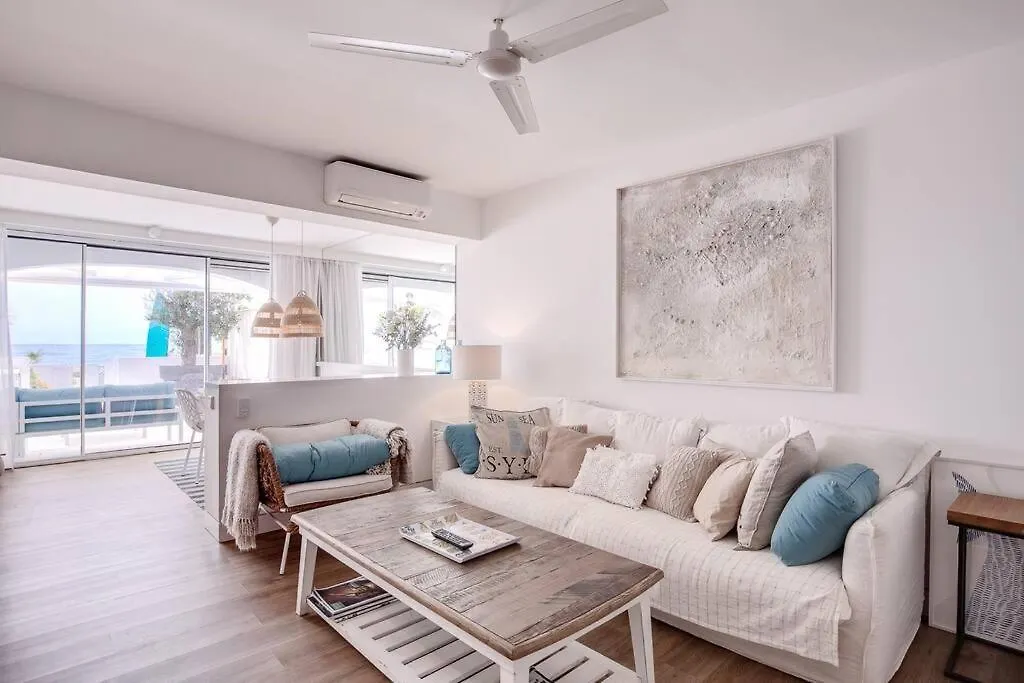 Beautiful 2 Bedrooms Town House. Frontline Beach Manilva Spagna