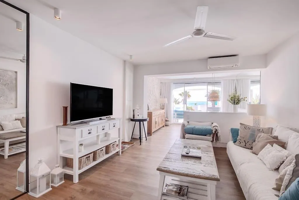 Casa vacanze Beautiful 2 Bedrooms Town House. Frontline Beach Manilva